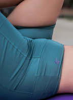 QualiFit CoreFlex power cross Racerback Running Crop Top sport bra Sleeveless and Athletic high waisted biker short with pockets 1 set